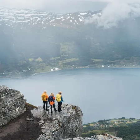 Trolltunga Basic * Tyssedal