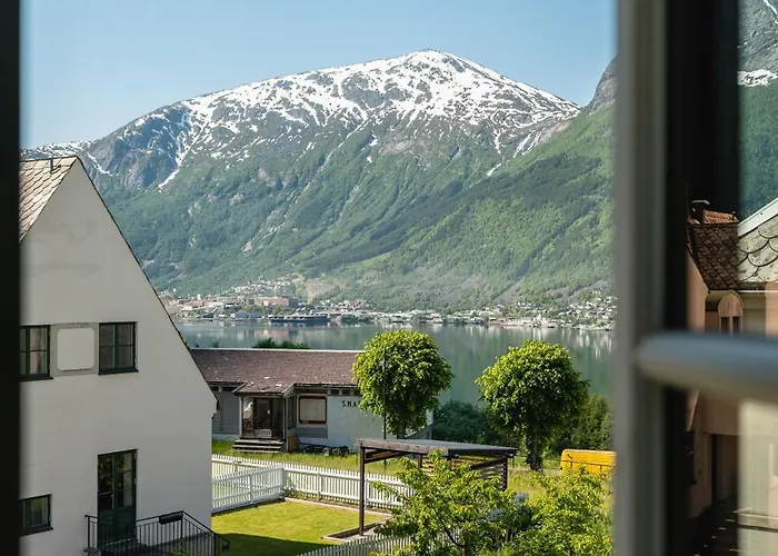 Trolltunga Basic * Tyssedal